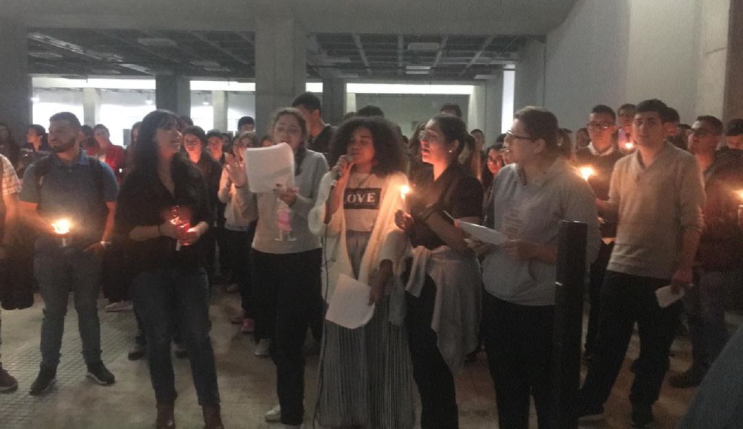 velaton protestas manizales homicidios: Con una velatón rechazaron asesinato de una joven de 17 años en Manizales