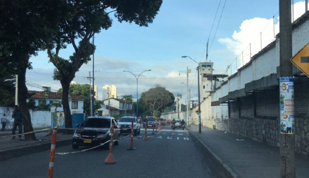 TRANCONES CALLE 45 REPARCHEO TRANCONES BUCARAMANGA: Estancada la movilidad en la calle 45