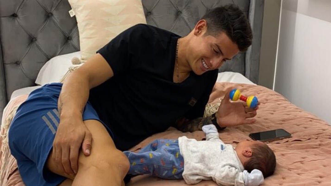Felicidad total: James Rodríguez sonríe junto a su hijo Samuel