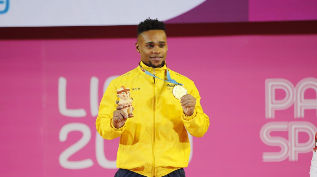Triple oro: Francisco Mosquera se luce en el Grand Prix de pesas