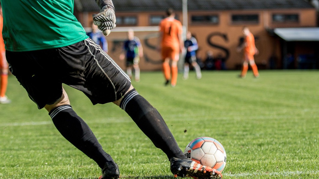 Demostración de fútbol para ciegos