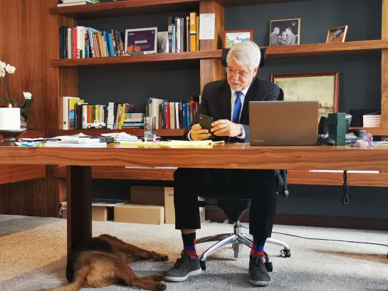Enrique Peñalosa adopto un perro de la calle durante su alcaldía: El único amigo inseparable de Enrique Peñalosa Enrique Peñalosa adopto un perro de la calle durante su alcaldía: El único amigo inseparable de Enrique Peñalosa