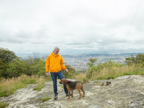 Enrique Peñalosa adopto un perro de la calle durante su alcaldía: El único amigo inseparable de Enrique Peñalosa Enrique Peñalosa adopto un perro de la calle durante su alcaldía: El único amigo inseparable de Enrique Peñalosa