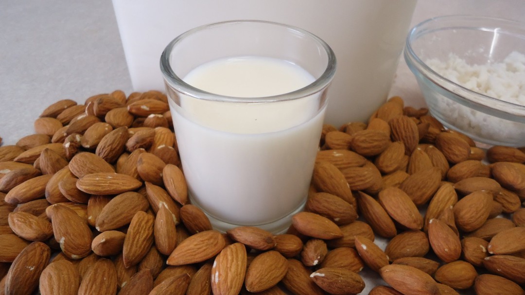 A consumir leche de almendras