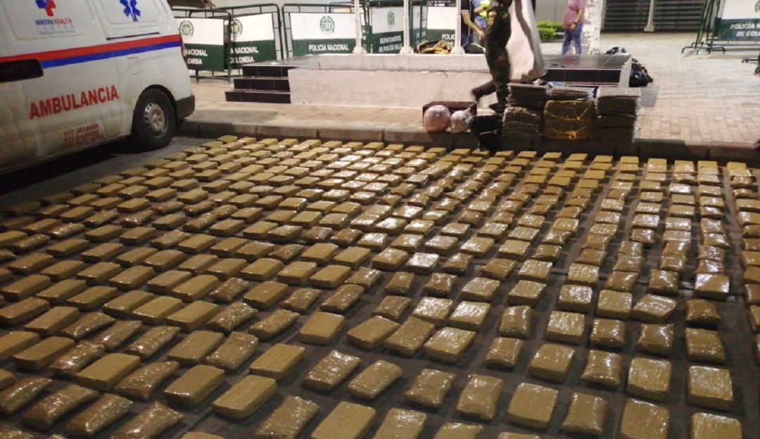 Ambulancia transportaba 494 kilos de marihuana del Cauca a Bogotá: Ambulancia transportaba 494 kilos de marihuana del Cauca a Bogotá