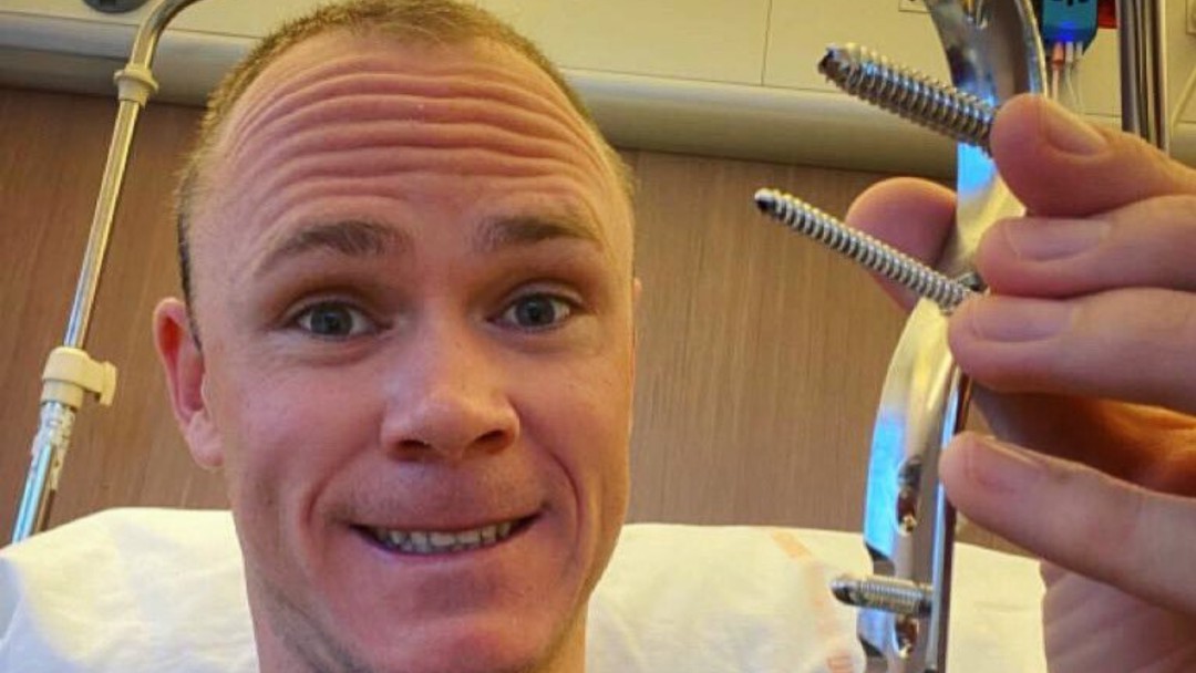 Metal puro: Froome muestra la placa metálica de su cuerpo