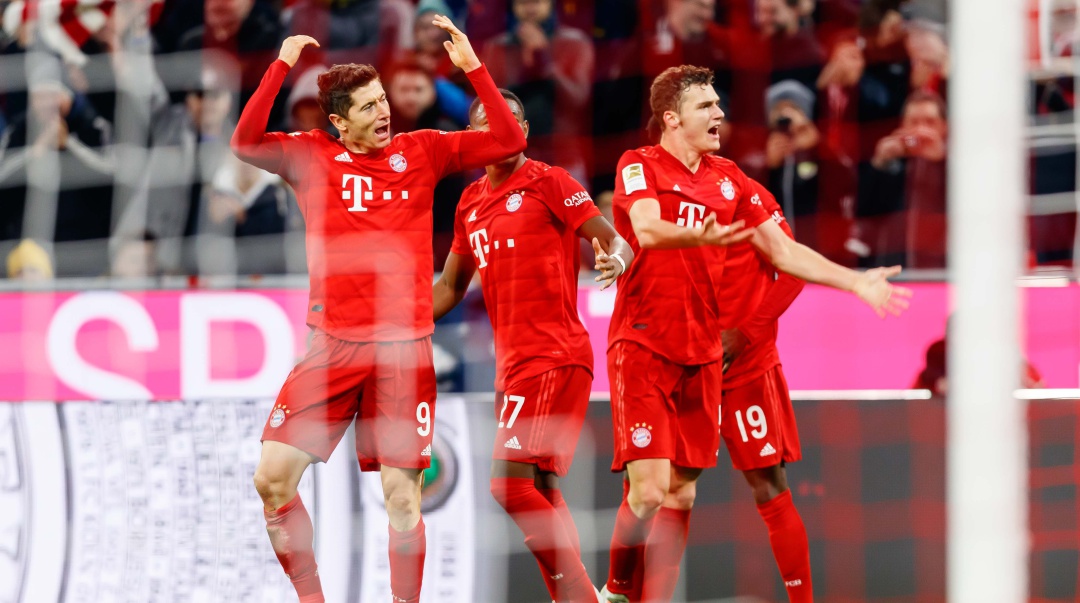 Bayern Múnich goleó 4-0 a Borussia Dortmund y se acercó al liderato
