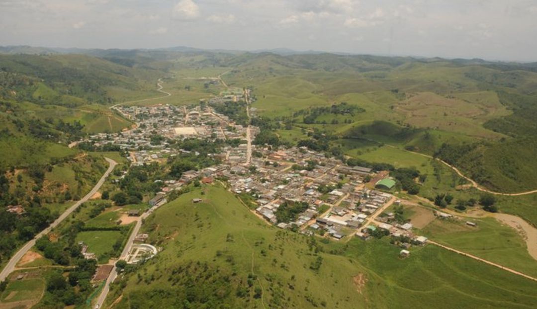 Juez de Vegachí amenazado por los Caparros Antioquia: Banda criminal Los Caparros amenazó al juez de Vegachí, Antioquia