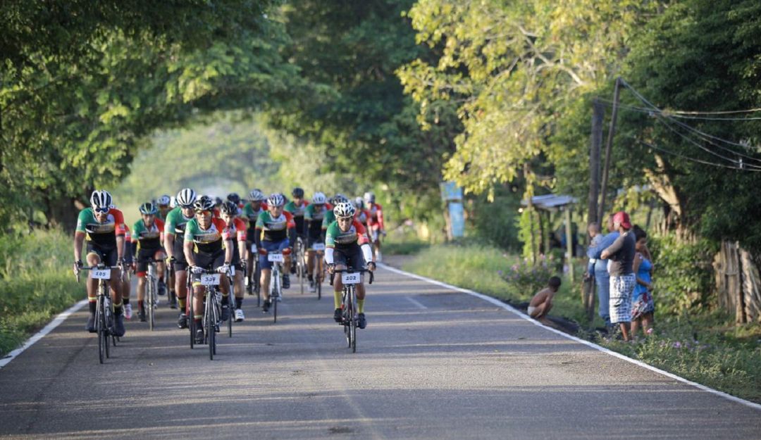 Ciclistas en Bolívar: Ciclistas recorren más de 110 kilómetros en carreteras de Bolívar