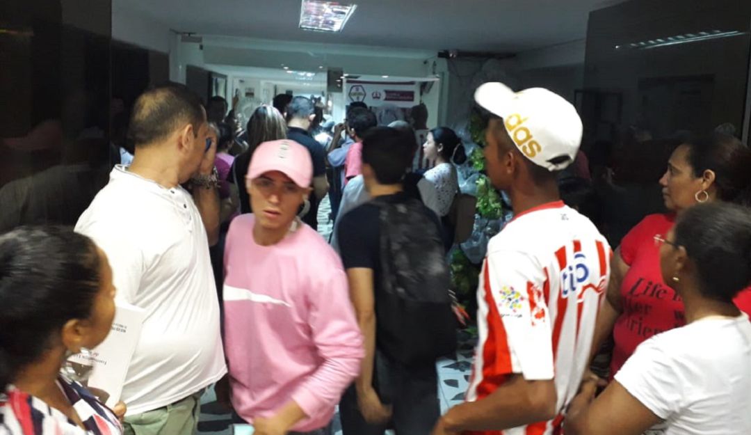 Evacúan pacientes por incendio en la clínica Reina Catalina: Evacúan pacientes por incendio en la clínica Reina Catalina
