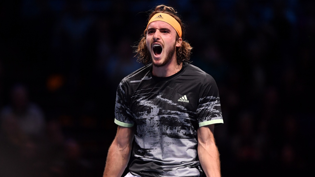 Tsitsipas vence a Medvedev y le aleja de Federer