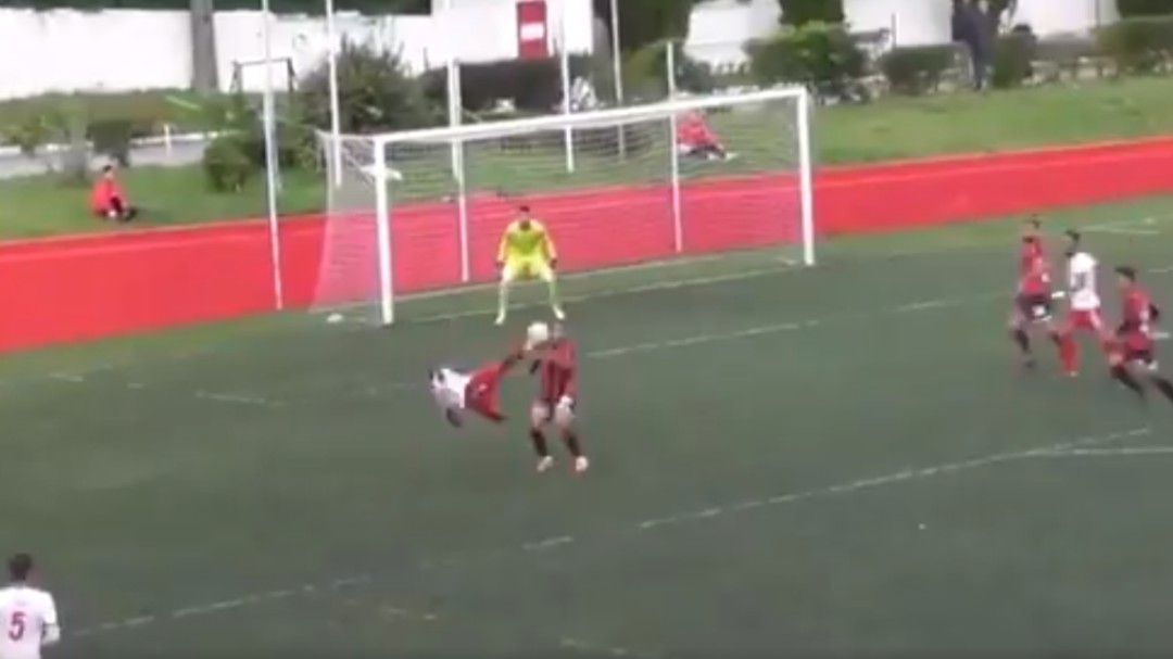 ¿De Colombia para el Puskás? Impresionante gol en Portugal