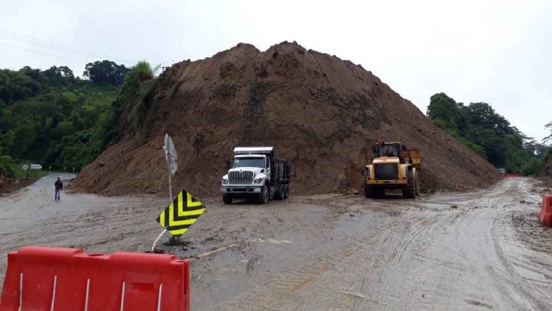 Precaución para transitar por las vías de Caldas