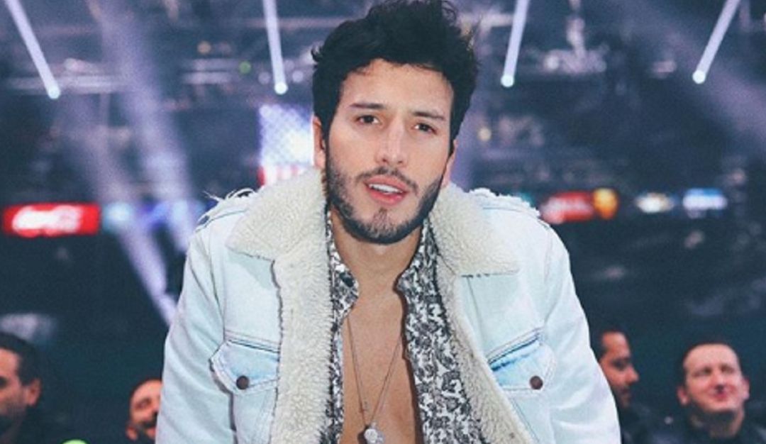 Sebastian Yatra sin camisa: ¡Sin Camisa! Sebastian Yatra está disfrutando de sus vacaciones
