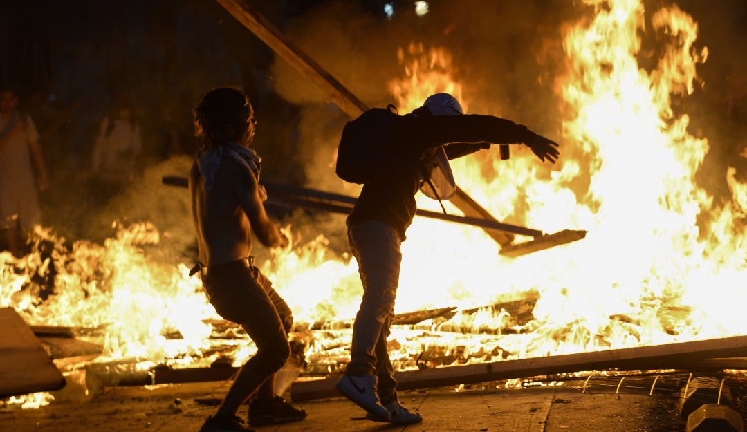 Tres Semanas de Protestas en Chile: Violentos incidentes y caída del peso marcan jornada de huelga en Chile
