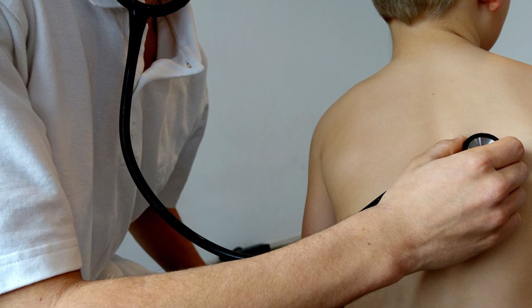 La neumonía puede amenazar la salud de sus hijos.
