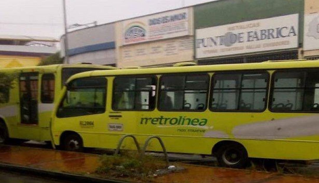 BUCARAMANGA SISTEMA MASIVO DE TRANSPORTES METROLINEA: Otro choque de buses de Metrolínea