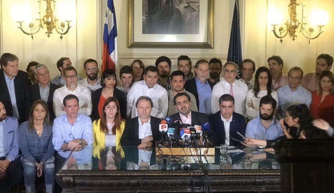 Congreso de Chile convoca a plebiscito para cambiar la Constitución