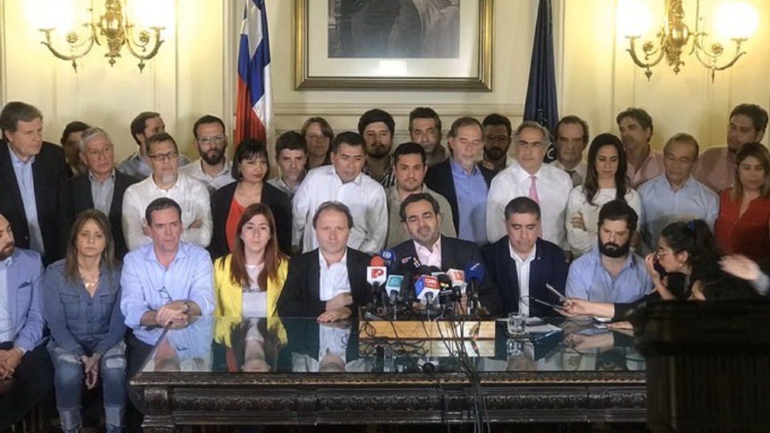 Congreso de Chile convoca a plebiscito para cambiar la Constitución