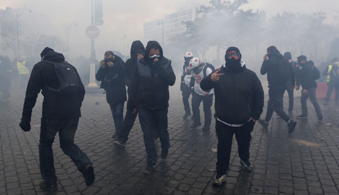 Chalecos amarillos aniversario disturbios: Disturbios en París por aniversario de protestas de "chalecos amarillos"