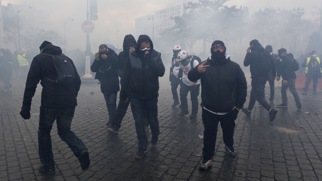 Disturbios en París por aniversario de protestas de "chalecos amarillos"