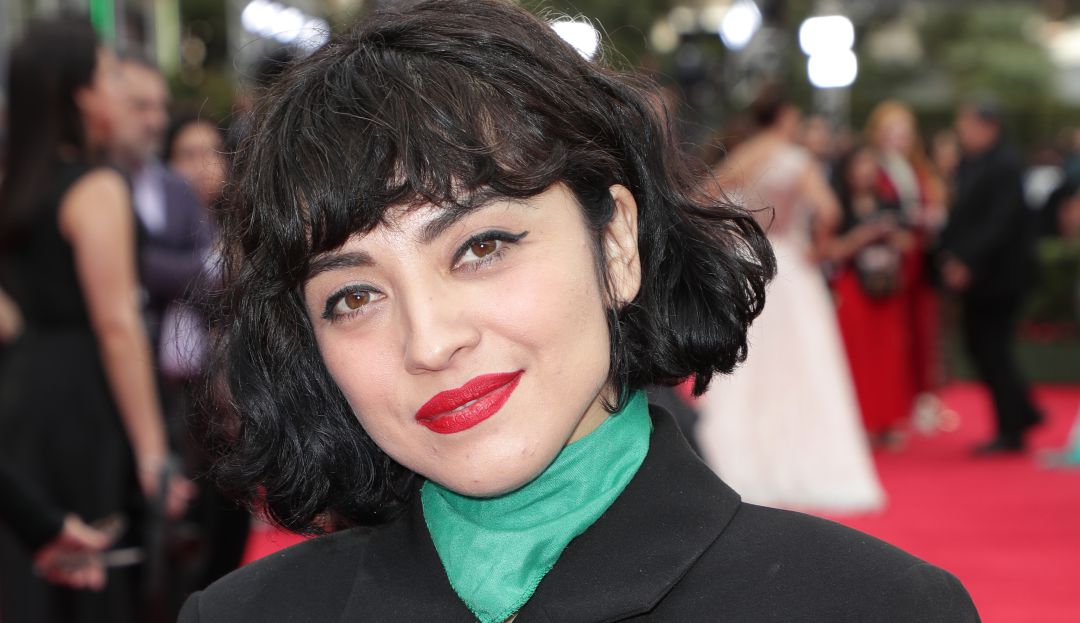 Los Grammy Latinos: Mon Laferte muestra los senos en Los Grammy Latinos por una buena causa