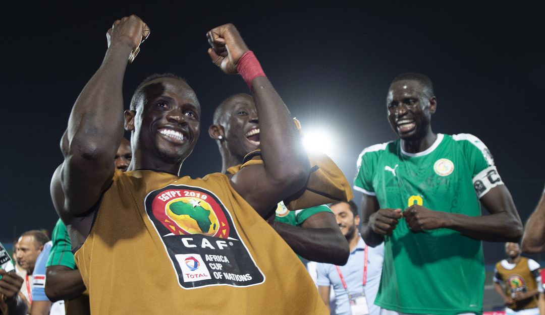 Sadio Mané Senegal gesto de humildad Liverpool FC: Imposible no quererlo: Gran gesto de Mané con el utilero de Senegal