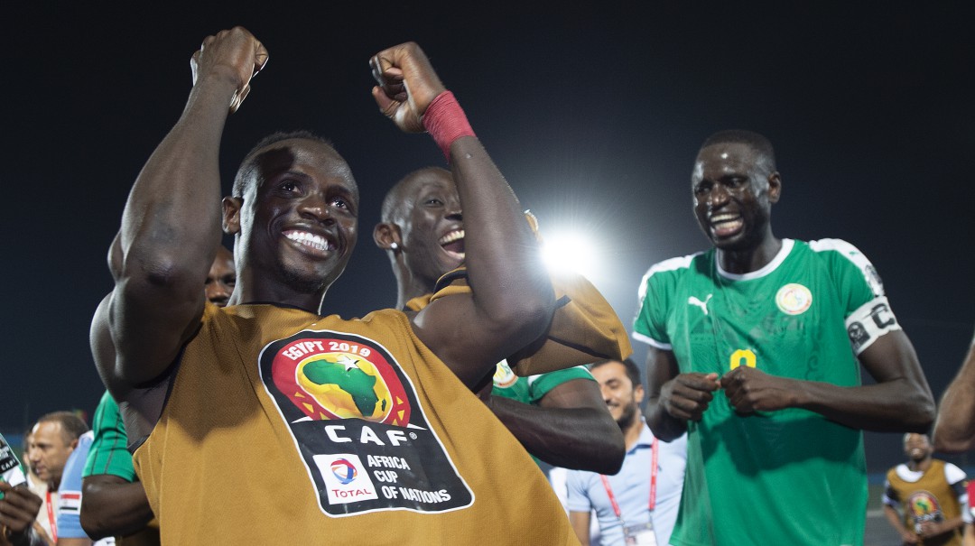 Imposible no quererlo: Gran gesto de Mané con el utilero de Senegal