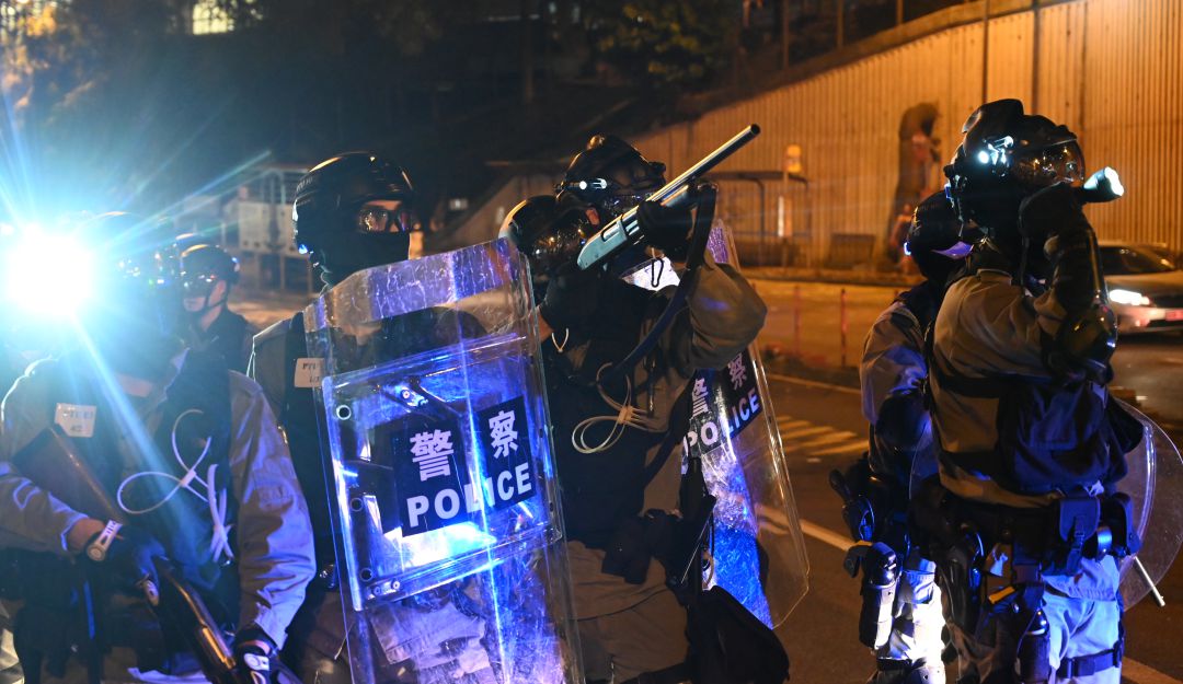 Hong Kong China Protestas sociales: Soldados chinos salen para limpiar las calles de Hong Kong