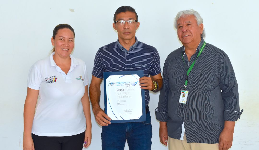 Maestro de Arjona: Maestro de Arjona recibe mención honorífica en ciudad de México