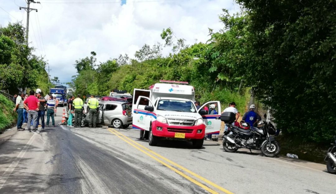 Colisión de dos Vehículos en vía Cisneros - Puerto Berrío