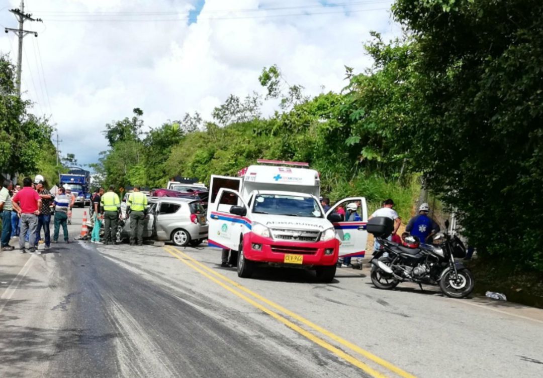 Colisión de dos Vehículos en vía Cisneros - Puerto Berrío