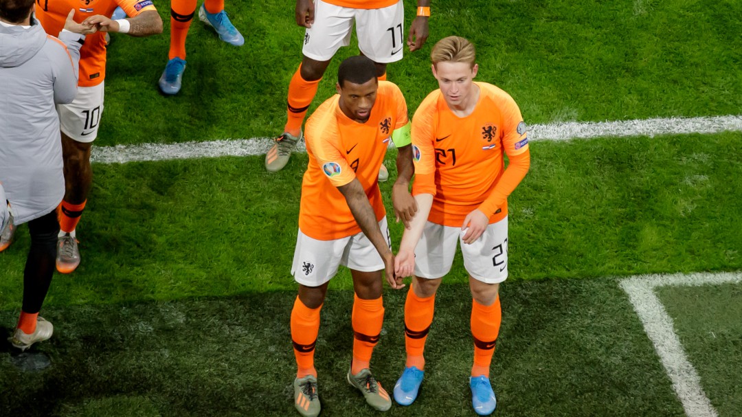No al racismo: De Jong, Wijnaldum y una postal inolvidable