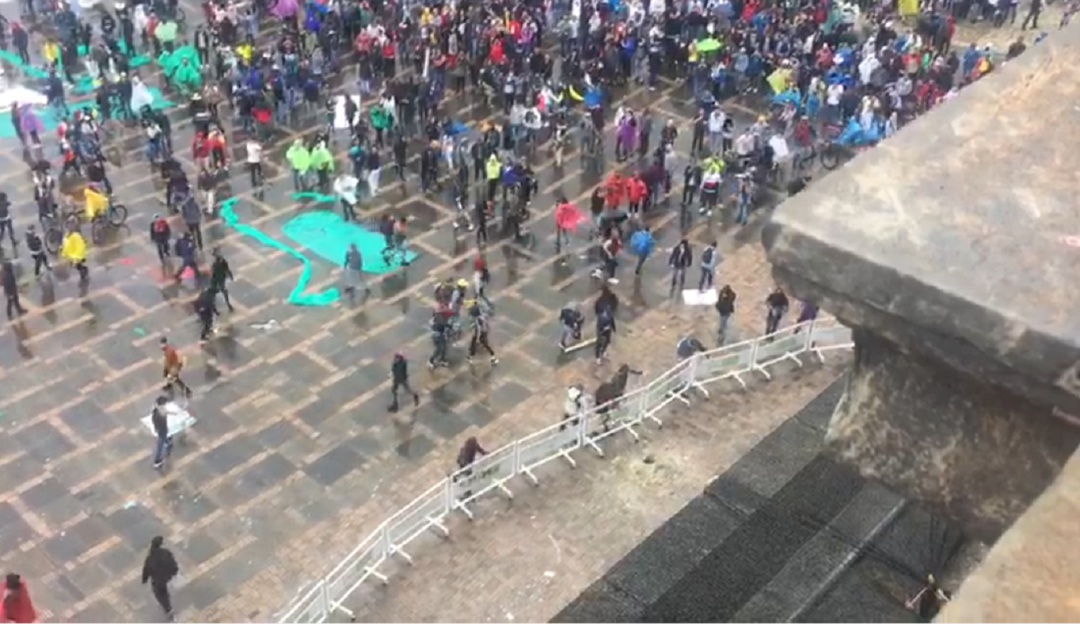 Actos violentos protesta 21N: ¡Ni el Congreso se salvó! Manifestantes alcanzaron a entrar