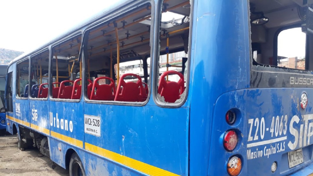 Video: Bus del SITP robado fue impactado contra un supermercado