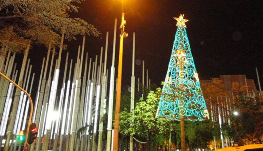 Los artesanos de los alumbrados de Medellín