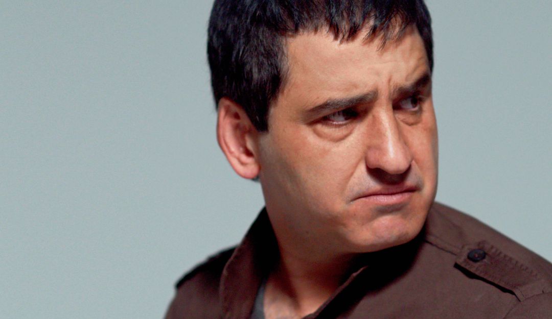 Atacan a Robinson Díaz por cartel que exhibió en plena marcha: "Con sus insultos me excito mucho": Robinson Díaz tras ser atacado en redes