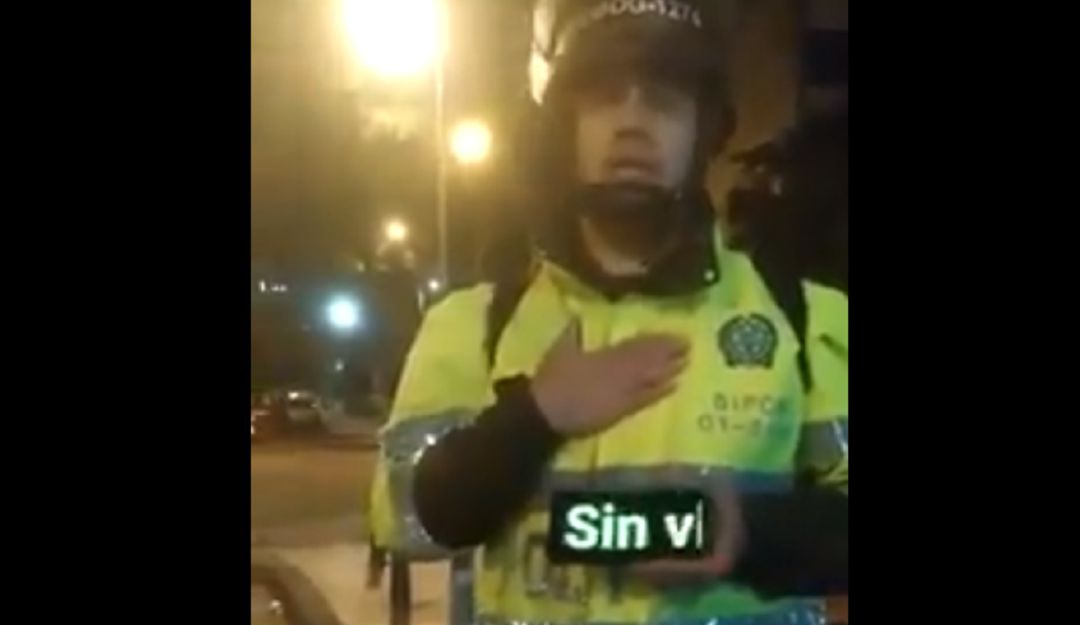 Video de policía pidiendo perdón: “Sin violencia, lo sentimos”: emotivo video de policía a manifestantes