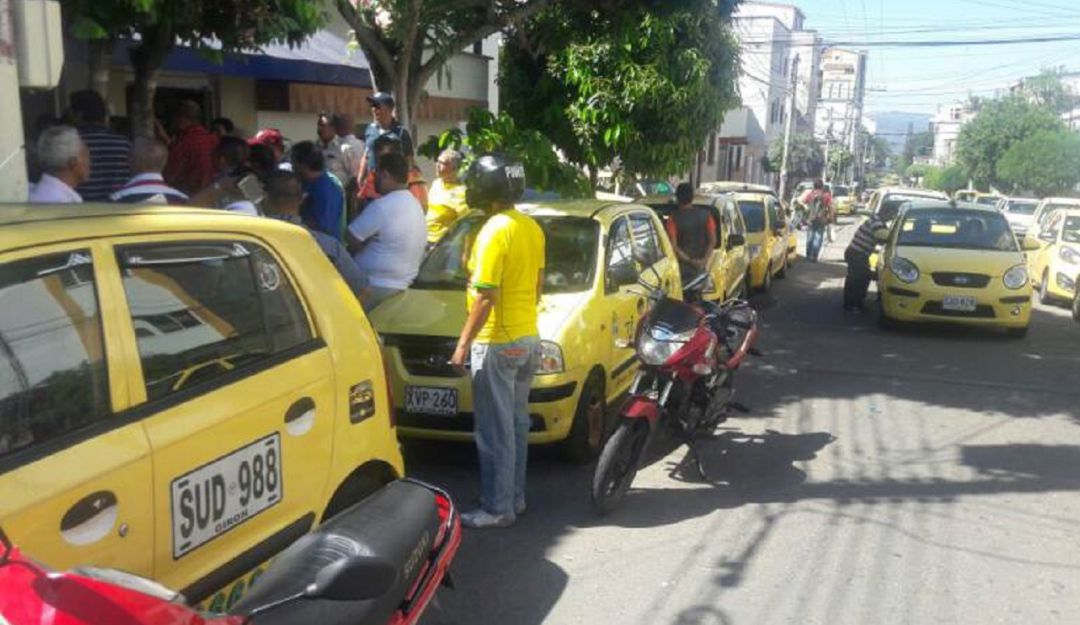 TAXISTAS INMOVILIZACIÓN ACUERDO METROPOLITANO IRREGULARIDADES: Taxistas piden indemnización por acuerdo metropolitano