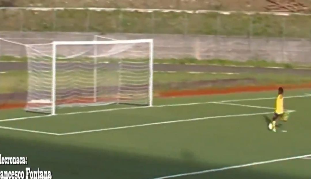 Fail goles errados: ¡Increíble! El viral gol errado por un delantero en Italia