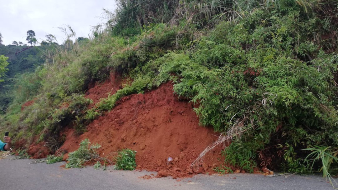 Daños en la vía entre Bolombolo y Concordia afectan la economía de la zona
