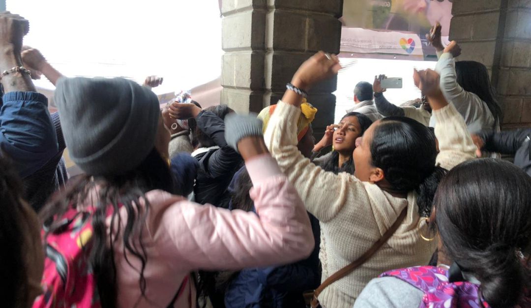 Profesores de Nariño, Colombia: Docentes de la costa se tomaron la Gobernación de Nariño