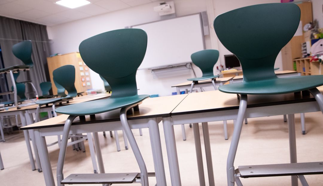 Curiosa forma de ponerse un condón: ¿Funcionó? Maestra enseñó a sus estudiantes a ponerse el condón con la boca