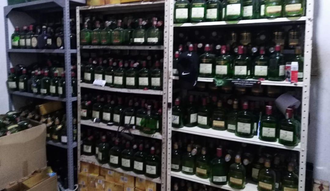 Licor adulterado: Cae banda que pretendía vender licor adultero para fin de año