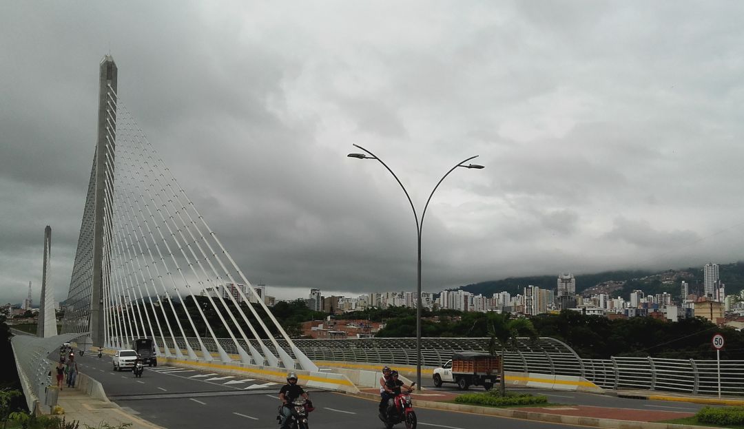 BUCARAMANGA JUDICIAL UNIVERSITARIO MUERTO: Hallan universitario muerto en el Puente La Novena