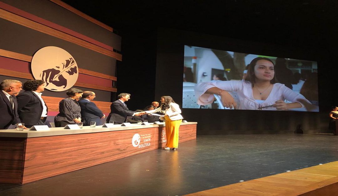 Universidades del Valle: Estudiante universitaria ganó el premio de periodismo Simón Bolívar