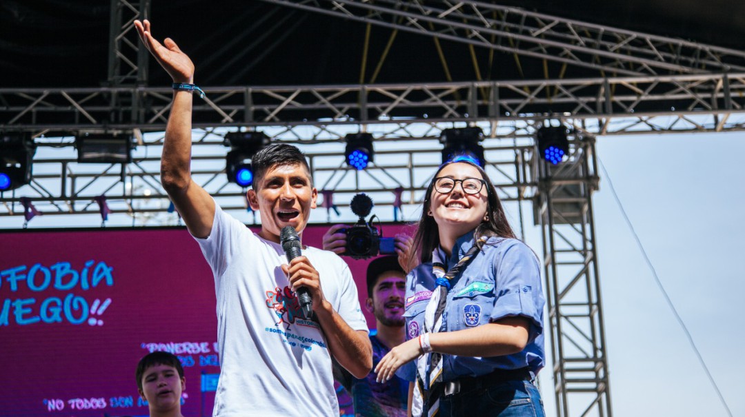 Contra la xenofobia: Nairo Quintana y su compromiso con la niñez
