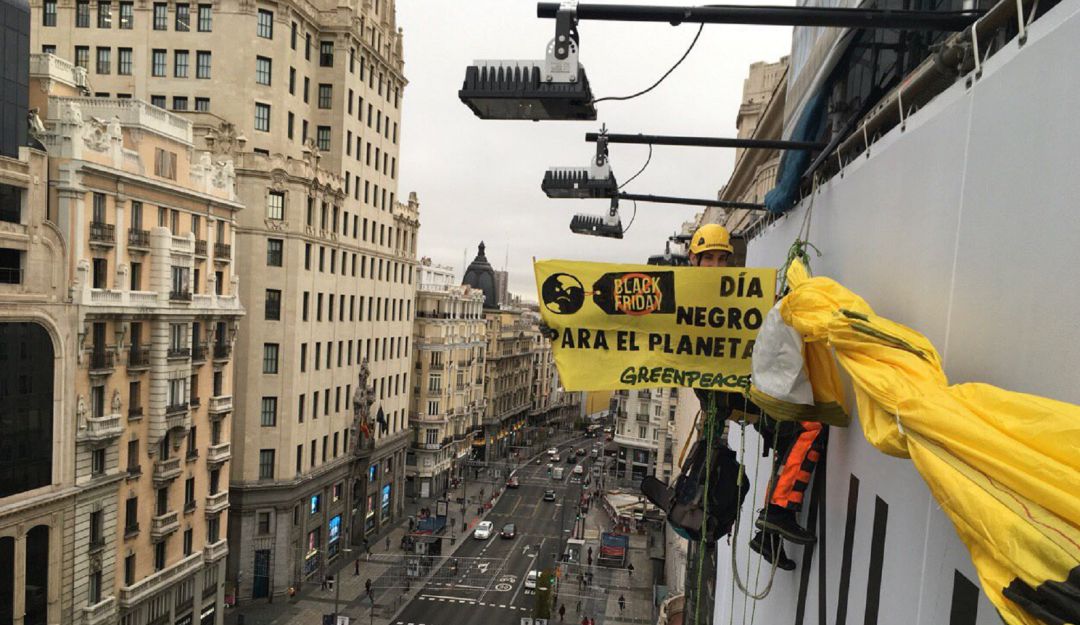 Black Friday activismo España: ¿Black Friday contra el planeta? Esto dice Greenpeace en España