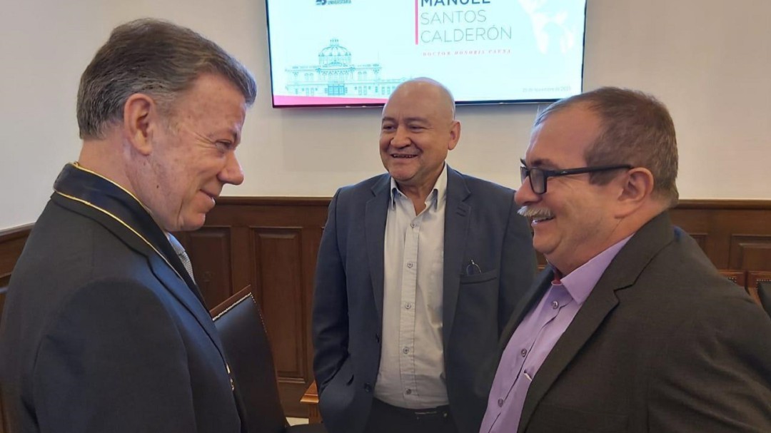 Santos se encuentra con Timochenko y Lozada en México