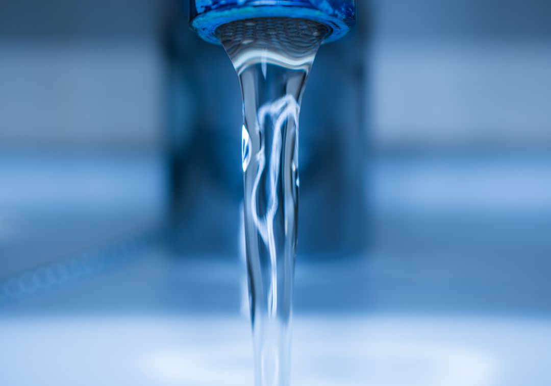 El vino ayuda al agua llegó a Colombia